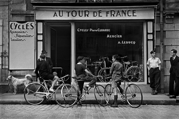 Ciclofficina Au Tour de France fotografata da Capa