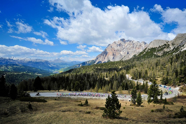Il Giro 2012 attraversa le Dolomiti