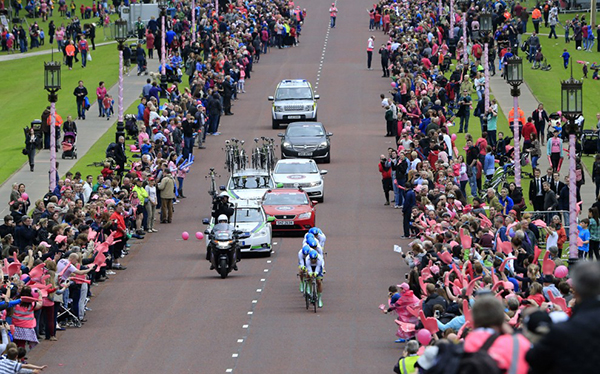 Folla rosa a Belfast durante il Giro 2014