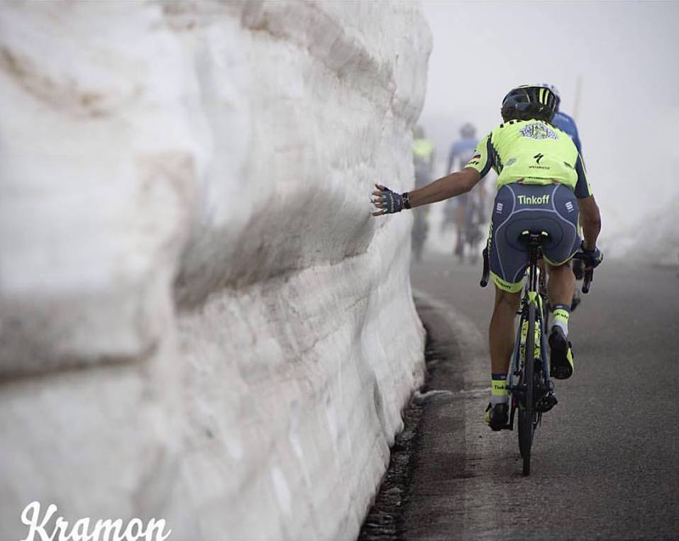 Muro di neve sul Colle dell'Agnello al Giro 2016