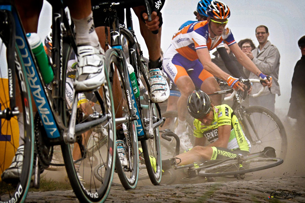 Le cadute alla Parigi-Roubaix