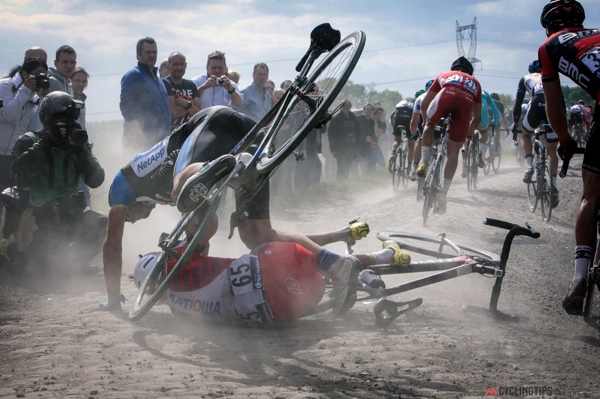 Caduta alla Parigi-Roubaix 2014