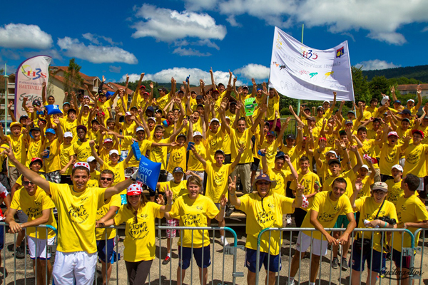 Spettatori del Tour in maglia gialla