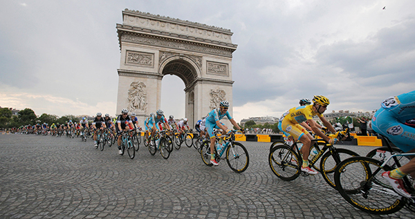Nibali a Parigi in maglia gialla al Tour 2014
