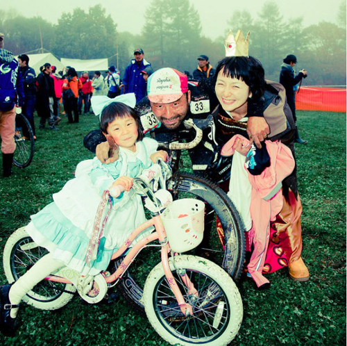 La famiglia del ciclista al Nobeyama Cyclocross Race