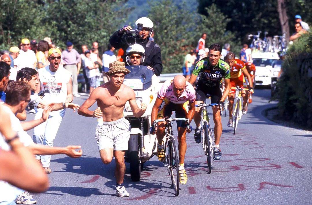 Marco Pantani in Maglia Rosa al Giro d'Italia
