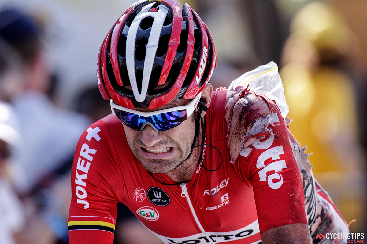 Ciclista sanguinante al Tour de France 2015